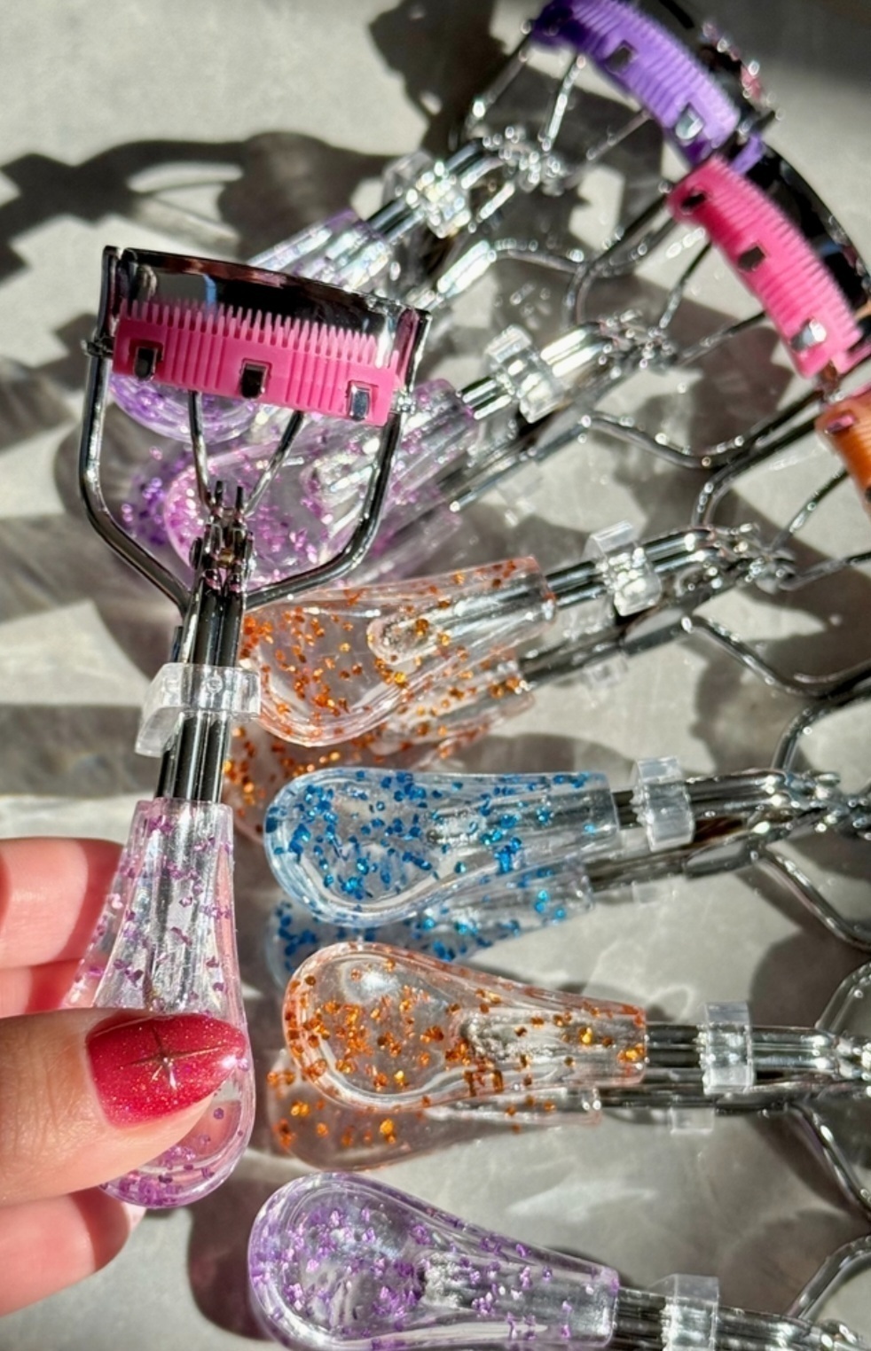 Arqueador de pestañas con cepillo Glitter